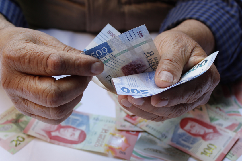 El peso mexicano cierra la semana con avance frente al dólar El peso mexicano cierra la semana con avance frente al dólar