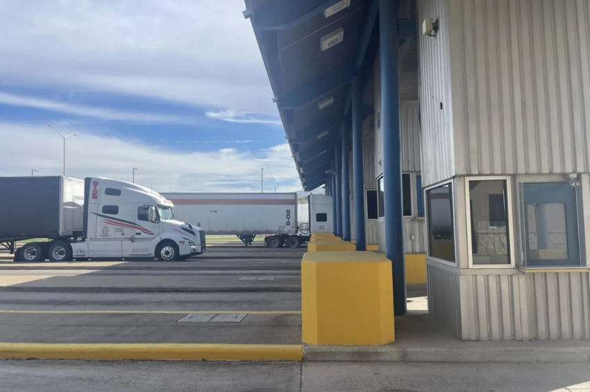 Laredo amplía capacidad en sus cruces comerciales para agilizar el movimiento de carga Laredo amplía capacidad en sus cruces comerciales para agilizar el movimiento de carga
