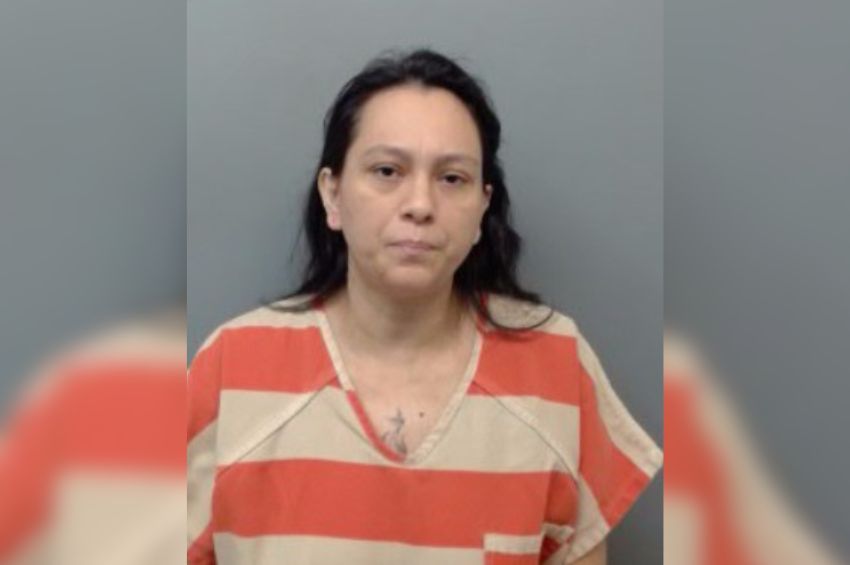 Arrestan a madre tras hallar a dos niños pequeños solos en la calle en Laredo Arrestan a madre tras hallar a dos niños pequeños solos en la calle en Laredo