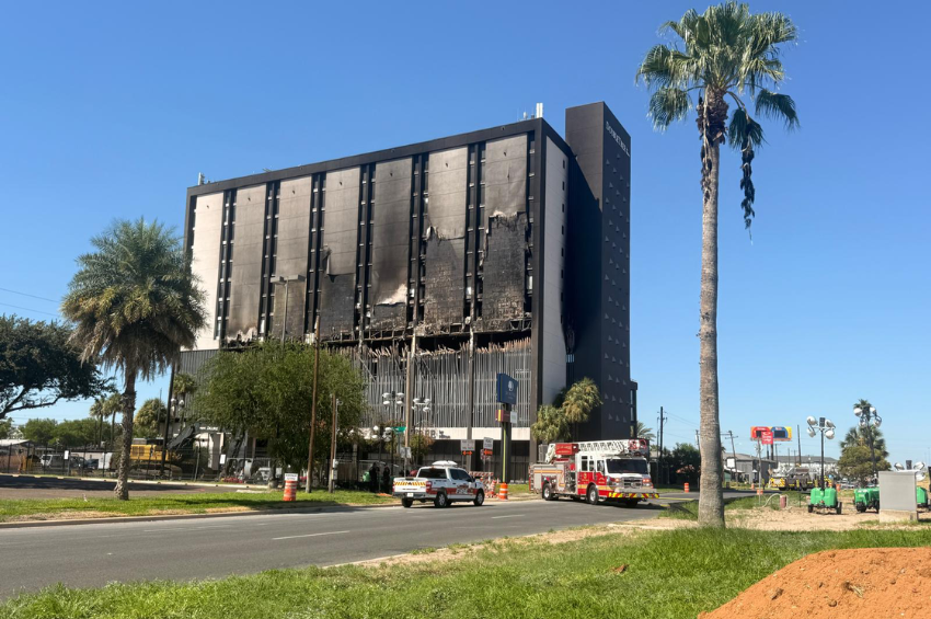 Double Tree: a punto de derrumbarse; cierre de calles se extenderá al menos hasta el lunes Double Tree: a punto de derrumbarse; cierre de calles se extenderá al menos hasta el lunes