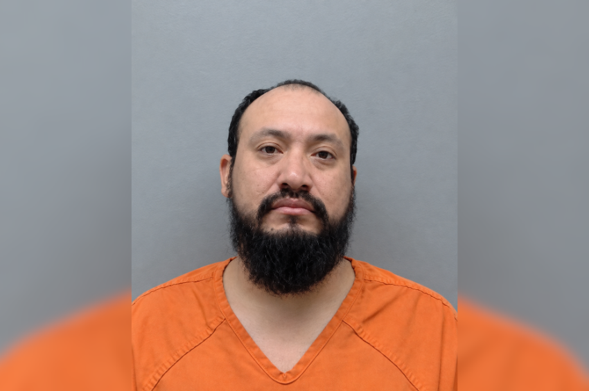 Arrestan en Laredo a hombre sentenciado por indecencia con un menor; buscan revocar su libertad condicional