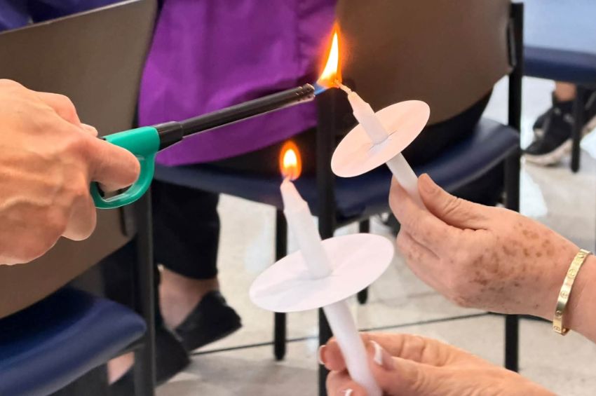 Laredo recuerda a las víctimas mortales de violencia doméstica con una vigilia Laredo recuerda a las víctimas mortales de violencia doméstica con una vigilia